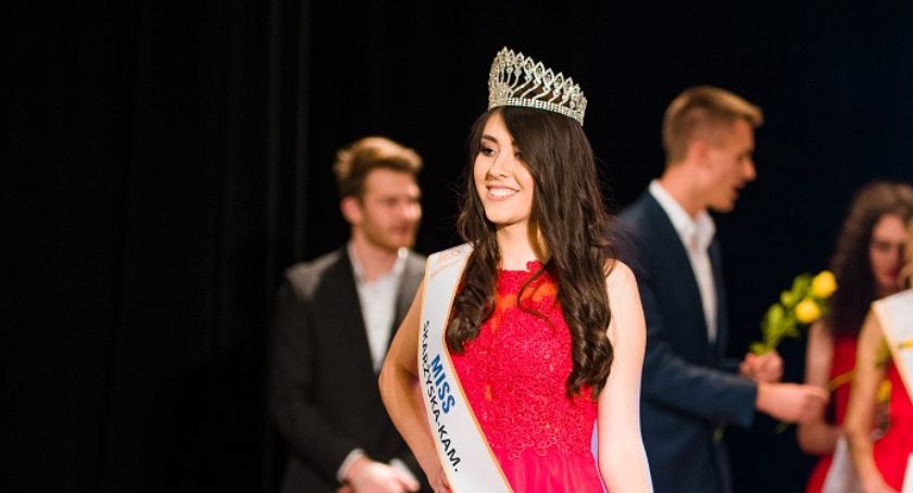 Zdjęcie: Wiktoria Kurek, Miss Skarżyska-Kamiennej 2019, I Wicemiss Nastolatek Województwa Świętokrzyskiego 2020 (autor www.miss.kie.pl)  