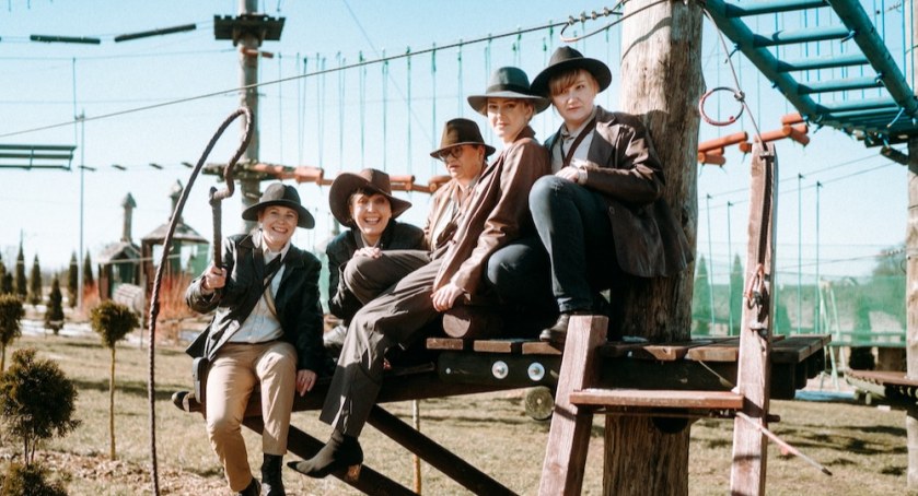 Zdjęcie: Motyw wieczoru w kwietniowym Kinie Kobiet to ubiór poszukiwaczy przygód w stylu Indiana Jones.