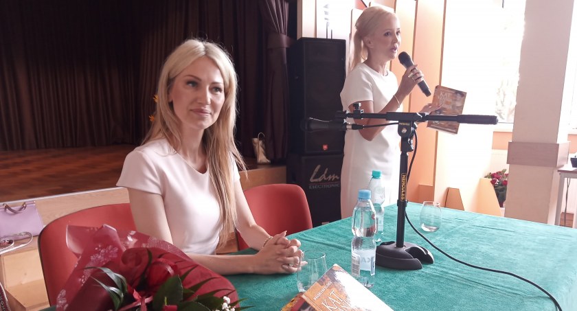Magdalenę Ogórek (z lewej) zaprosiła do Starachowic Agnieszka Kuś, radna powiatu starachowickiego (z prawej)