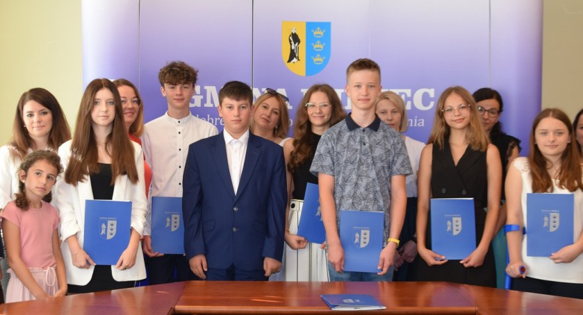 Wójt życzył uczniom powodzenia na kolejnych szczeblach edukacji 