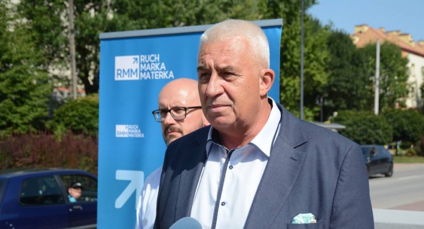  Zdjęcie: Dariusz Loranty (z prawej) będzie kandydatem w wyborach do Senatu. Foto Zbigniew Biber skarzyski.eu