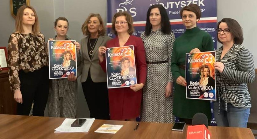 Małgorzata Zaborska (od lewej), Aleksandra Sarzyńska, Maria Niedopytalska, Agata Wojtyszek, Agata Gałka-Bernacka, Anna Paluch, Monika Gębska weszły w skład kapitały, która przyznała statuetki 