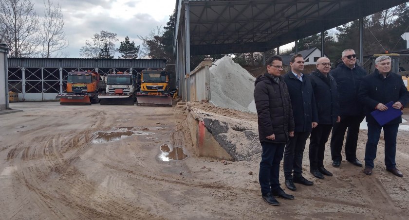 O remoncie bazy ZDP informowali Andrzej Klimczak,Piotr Ambroszczyk, Jerzy Materek, Andrzej Nowak, prezes spółki i Grzegorz Przepióra, członek Zarządu spółki Demax 