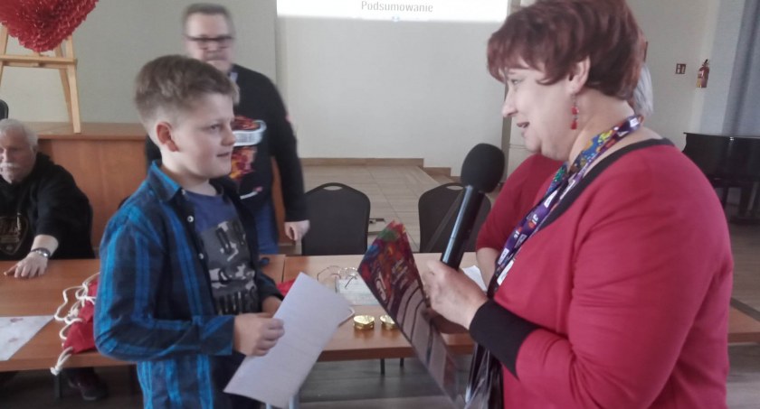 Wśród wolontariuszy, którzy zebrali najwięcej pieniędzy do puszek był Wojciech Paprot, który zebrał ponad 3 tys. zł. 	