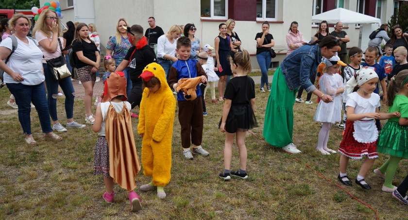 Na zdjęciu: świetna zabawa na festynie w SP nr 2