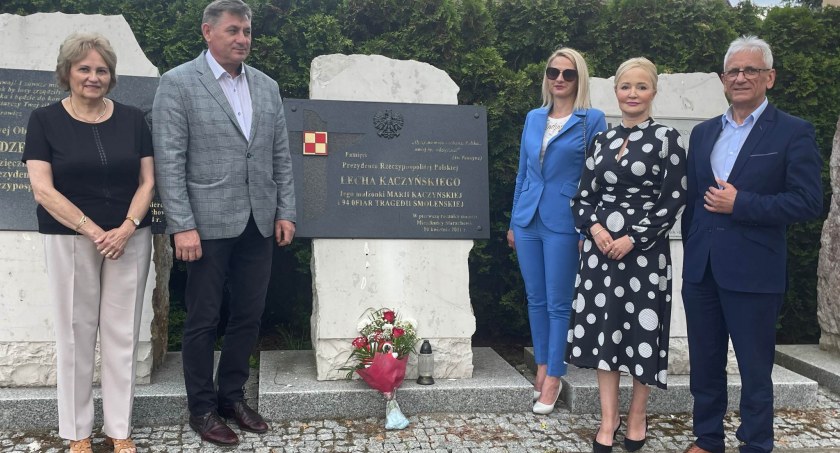 Delegacja złożyła kwiaty w Panteonie Pamięci Narodowej przy kościele pw. Wszystkich Św. w Starachowicach 