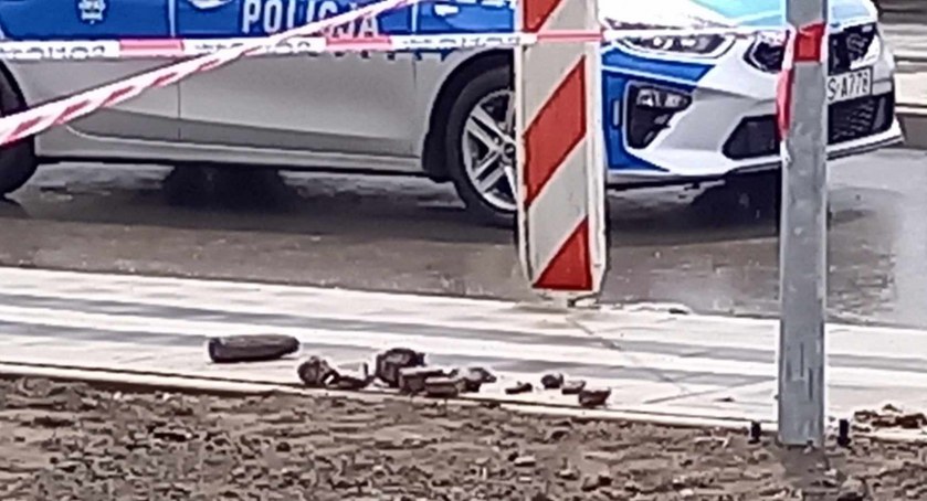 Zdjęcie: Czy robotnicy pracujący przy budowie parkingu w Starachowicach Zachodnich wykopali niewybuch?