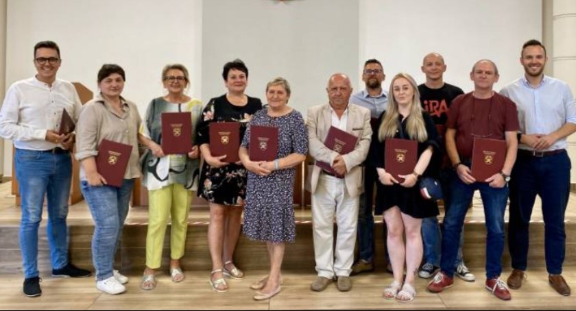 Od lewej stoją: Piotr Babicki, Aneta Marciniak, Barbara Łoginow, Lidia Niewczas, Alicja Czarnecka, Marek Kamiński, Paweł Grudniewski, Aleksandra Krzos, Wojciech Jędrasik, Jacek Bidziński, Marcin Gołębiowski 