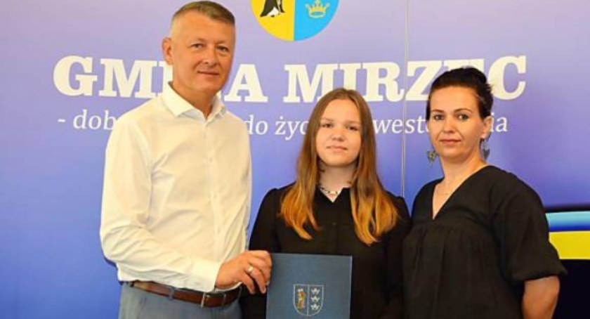 Stypendia wręczył wójt gminy Mirzec Mirosław Seweryn