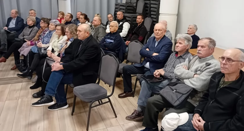 Na zdjęciu: na nadzwyczjną sesję przybylo wielu mieszkańców Starachowic