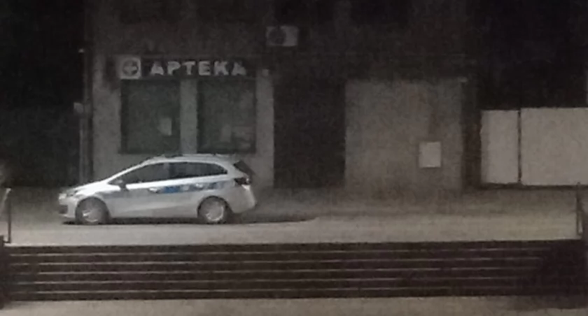 Na zdjęciu: niedzielna akcja policji na Rynku w Starachowicach