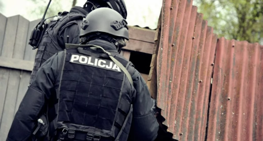 O incydencie powiadomiona została policja, która znała również numery rejestracyjne wspomnianego samochodu