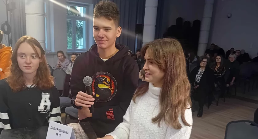 Reprezentacja SP nr 13 w Starachowicach spisała się najlepiej w quizie wiedzy 