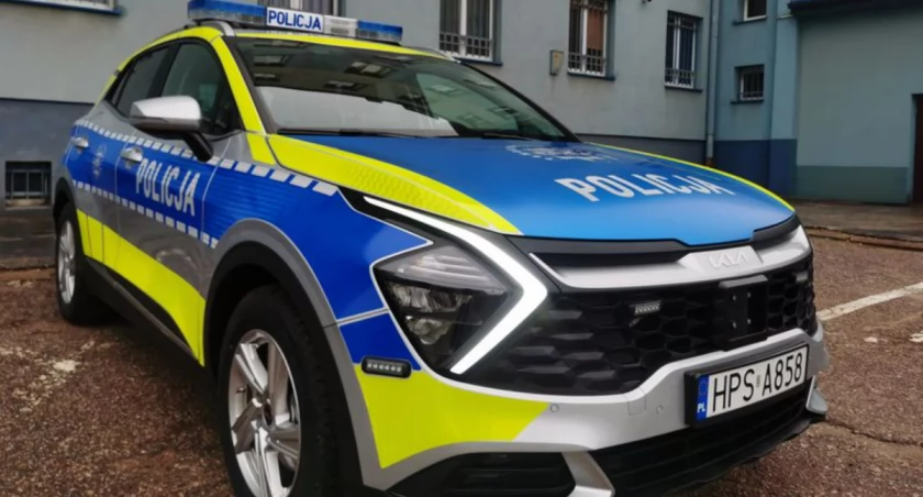 Radiowóz z nowoczesnym oznakowaniem zakupiony został przy finansowym wsparciu samorządów