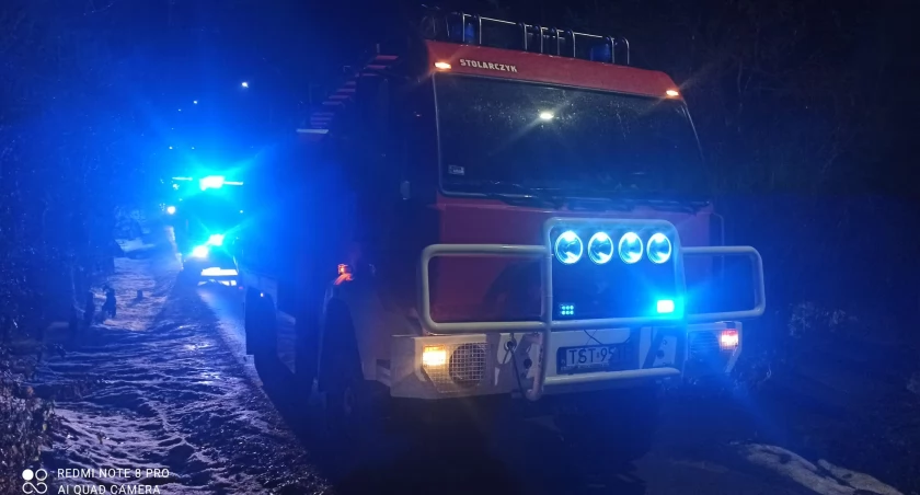 Żywioł okazał się na tyle niebezpieczny, iż przeniósł się na drzwi do pomieszczenia kotłowni.