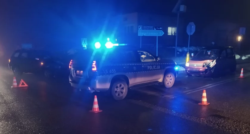 Sprawca kolizji nie zatrzymał się przed znakiem STOP