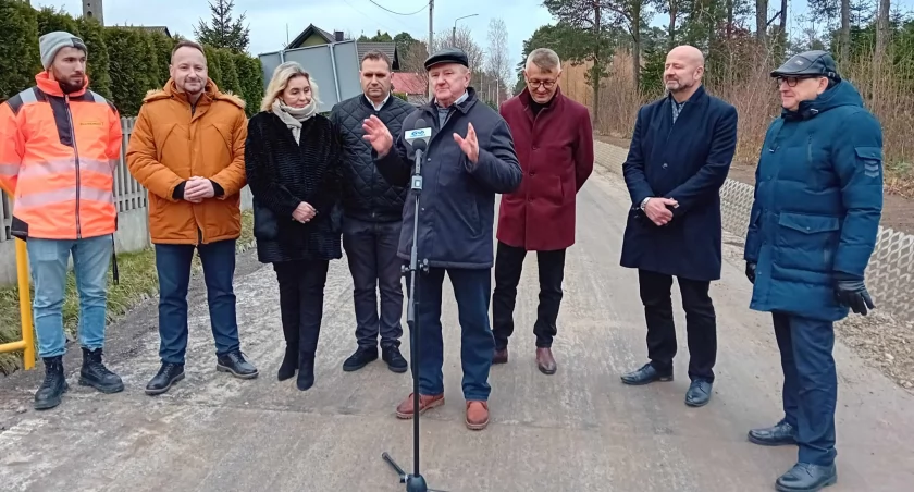 - Za długie czekanie, smaczne śniadanie. Piękna gwiazdka w tym roku - mówił mieszkaniec Marian Stompor. 
