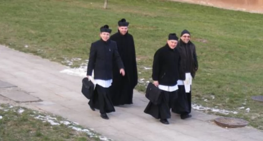 fot. archiwum Tygodnika. Księża ruszyli z kolędą na spotkania z wiernymi 