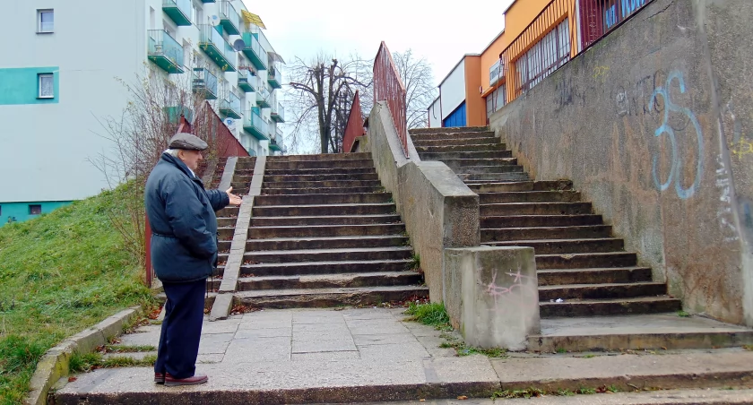 Pieszy trakt od PZU do Kilińskiego czeka juz 10 lat na dokończenie
