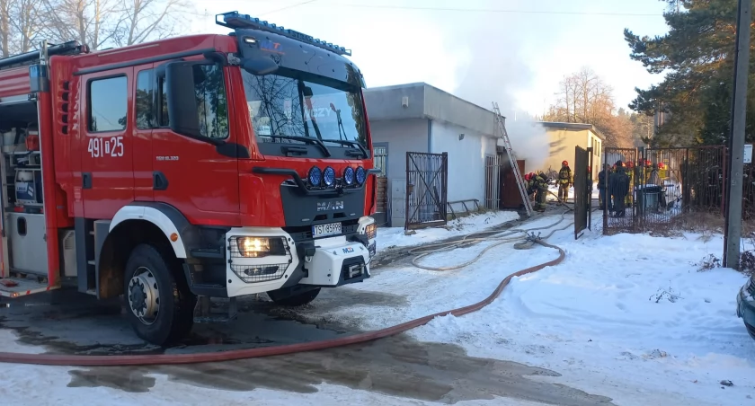 Pożar przybudówki zauważono po godz. 14