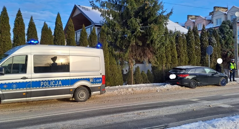 W miniony czwartek w tym samym miejscu kierowca subaru zderzył się z autobusem miejskim