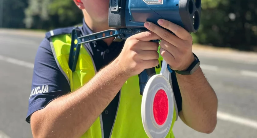 Policja kontynuuje swoje działania mające na celu poprawę bezpieczeństwa na drogach oraz egzekwowanie prawa