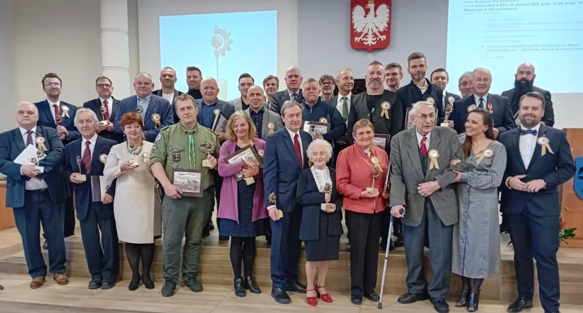 Zdjęcie wszystkich, którzy mogli odebrać tytuły Honorowych Przyjaciół Starachowic