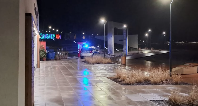  W związku z podjętą interwencją, funkcjonariusze ukarali 41-letniego mężczyznę mandatem
