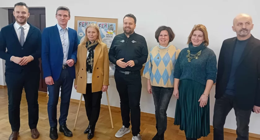 Marcin Gołębiowski (od lewe), Paweł Kołodziejski, Agnieszka Lasek-Piwarska, Marek Materek, Beata Wiśniewska, Jolanta Sopińska i Krzysztof Szczygieł 