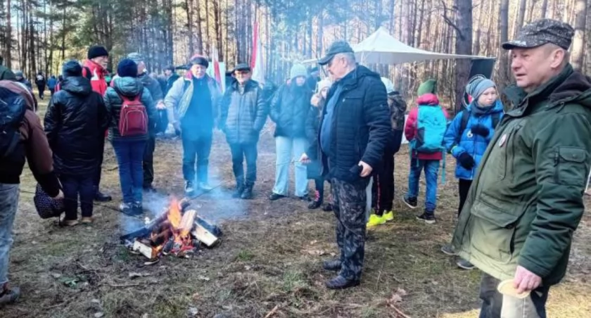 Na strudzonych piechurów czekało ognisko