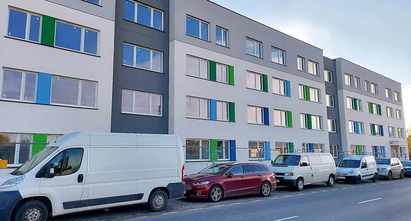 1,5 roku po pierwotnie planowanym terminie ukończenia jest budowa bloku przy ul. Kościelnej w Starachowicach