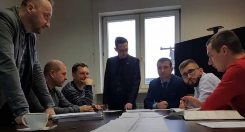 Inwestycje, Poprawi sytuacja drodze Wąchock - zdjęcie, fotografia
