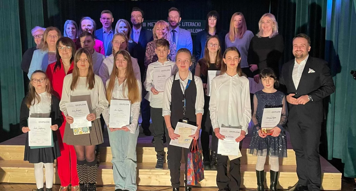 Uczestnicy literackiego konkursu nagrodzeni