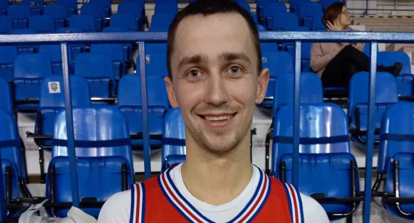 Szkoleniowiec klubu Basket Starachowice w nagrodę otrzymał voucher, ufundowany przez pizzerię LEVEL UP