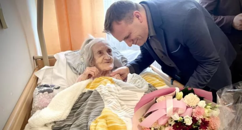 Gratulacje przekazał starosta Piotr Ambroszczyk