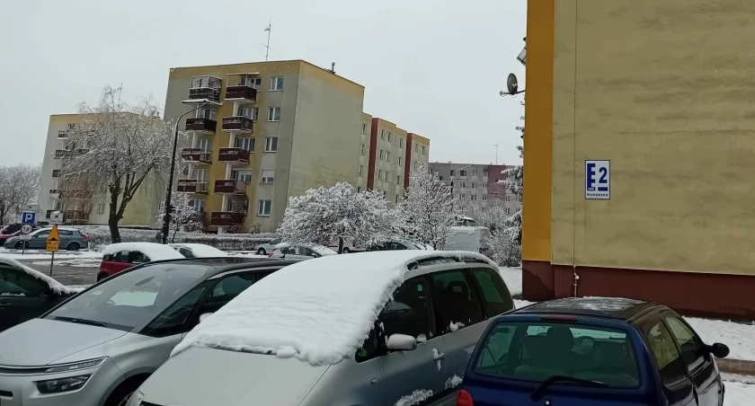 Interwencje dotyczące problemów z wolnymi miejscami postojowymi dotyczą nie tylko ul. Murarskiej w Starachowicach