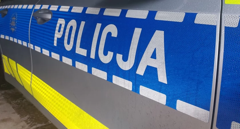 Wraz z 36-latkiem autem podróżowało także dziecko, które po udzieleniu mu pomocy przez ratowników medycznych trafiło do szpitala
