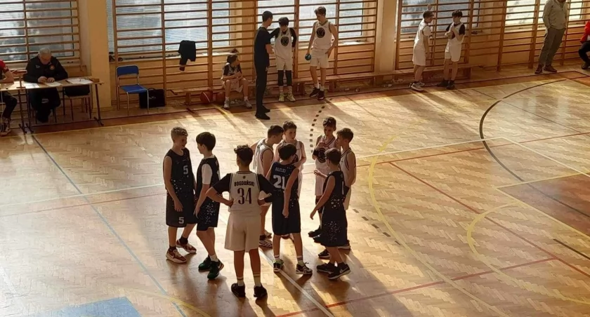 Starachowiccy koszykarze ulegli u siebie ekipie z Tarnowa