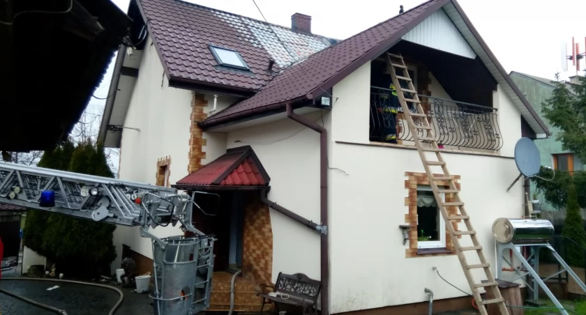 Jak można zatem pomóc rodzinie z Jeziorka? Na stronie internetowej portalu szczytny-cel.pl wystarczy wpisać hasło: pożar w miejscowości Jeziorko. Dalsze kroki polegają na wpłaceniu pieniędzy na konto