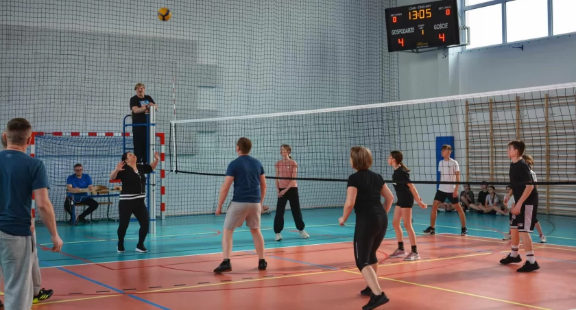 Sportowa rywalizacja odbyła się na nowo otwartej hali przy SP nr 6