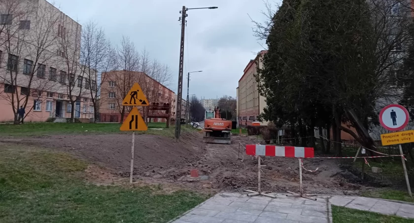 Prace prowadzone są nieopodal poczty przy ul. Słonecznej 