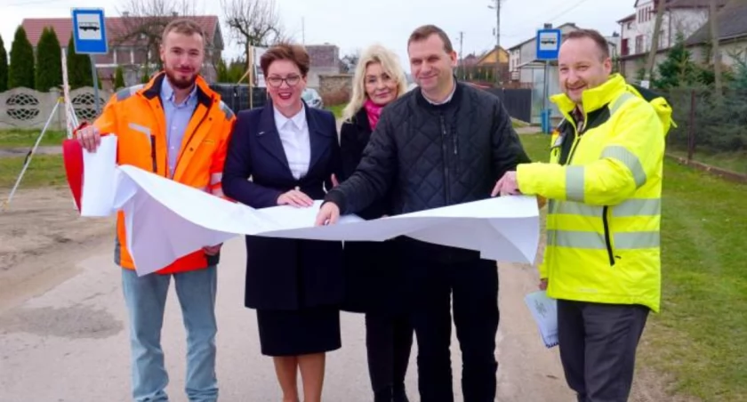 Lipie - ostatnie uzgodnienia przed pracami drogowymi w Lipiu. Przedstawiciele władz odwiedzili także drogę w Adamowie. 