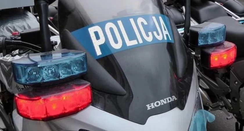 Kierowca BMW otrzymał od policjantów mandat w wysokości 50 zł