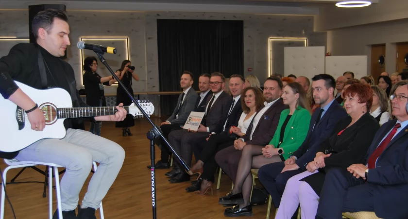 Na scenie Mateusz Ślaski