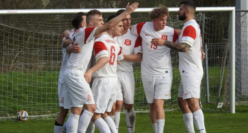 Gole dla drużyny z Brodów zdobywali: Kacper Maciejczak oraz Paweł Mikos
