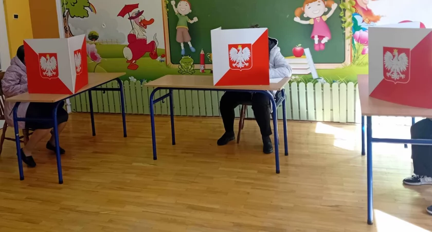 Wybory, Wójt gminy Pawłów przewagą radnych swojego Komitetu jeszcze wszedł - zdjęcie, fotografia