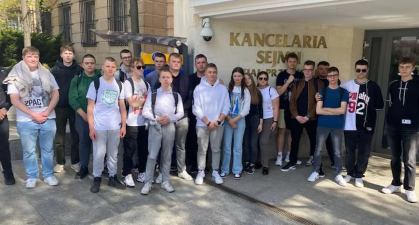 Edukacja, Uczniowie starachowickiego Technikum wycieczką Sejmie - zdjęcie, fotografia