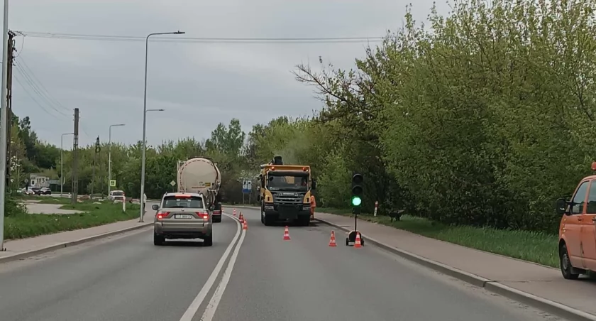 Ruch wahadłowy jest przy ul. Ostrowieckiej w Starachowicach