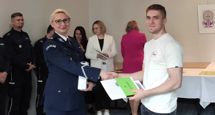 Indeks dla naszego finalisty wręczyła Agnieszka Sadło, była rzecznik prasowa policji w Starachowicach 