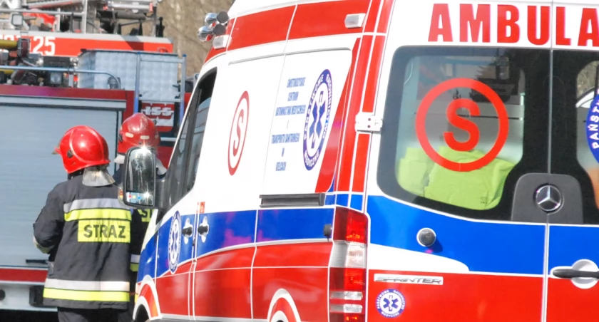 Poszkodowanego w sposób bezpieczny udało się przetransportować do karetki pogotowia